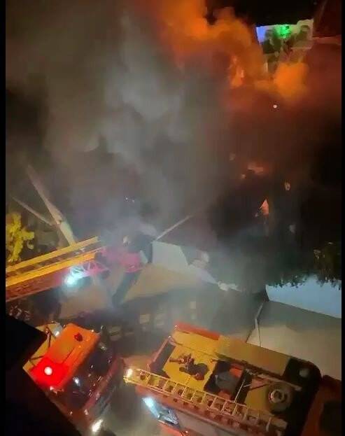 Evi alevler sardı, son anda kurtuldular