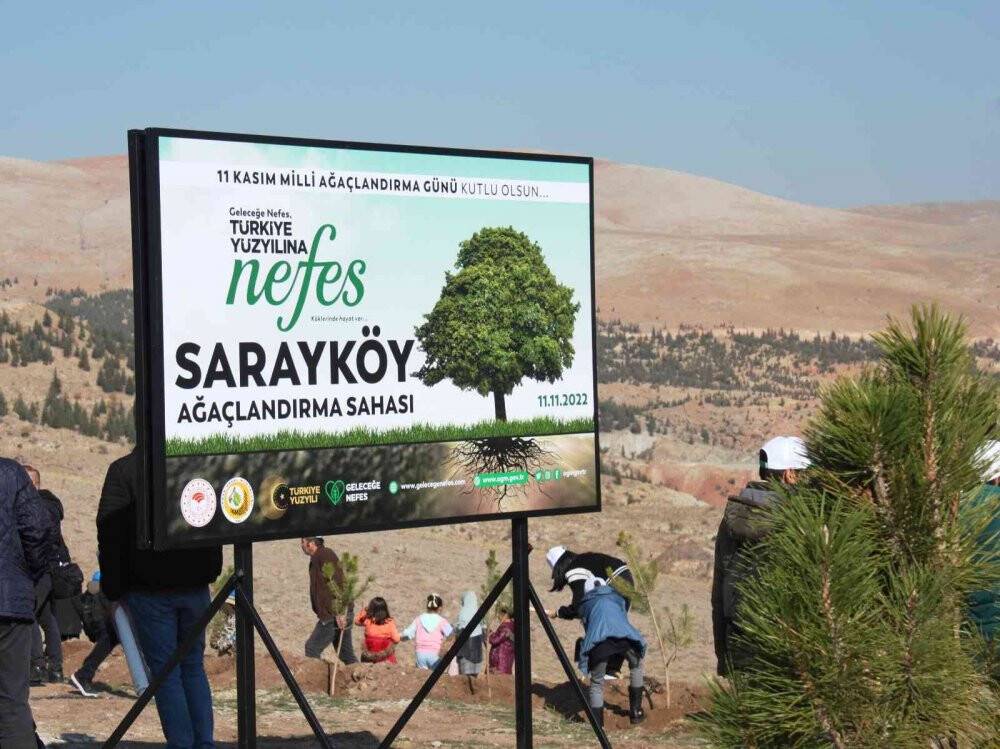 Konya’da ’Türkiye Yüzyılına Nefes’ için 70 bin fidan toprakla buluştu