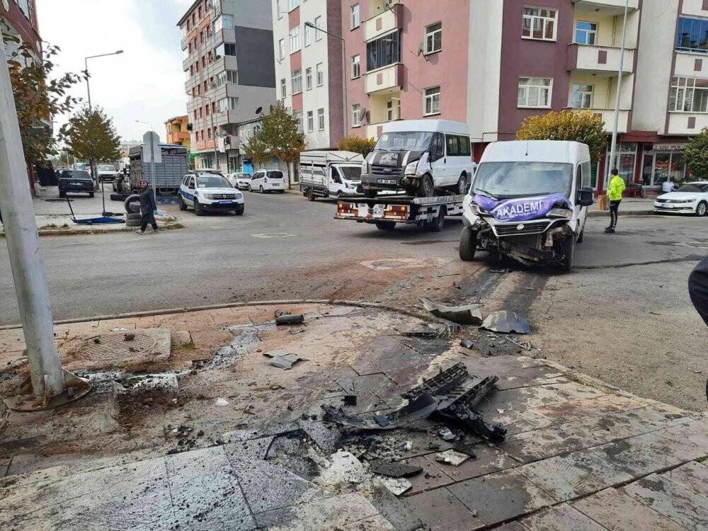 Trafik kazasında 3’ü çocuk, 5 kişi yaralandı