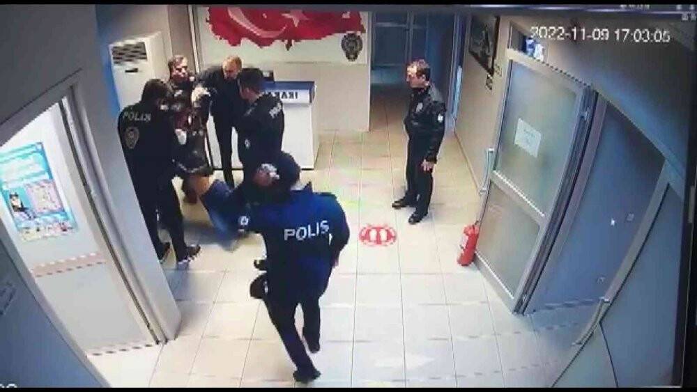 Yağmur Sarnıç’ın polis merkezini birbirine kattığı anlar kamerada