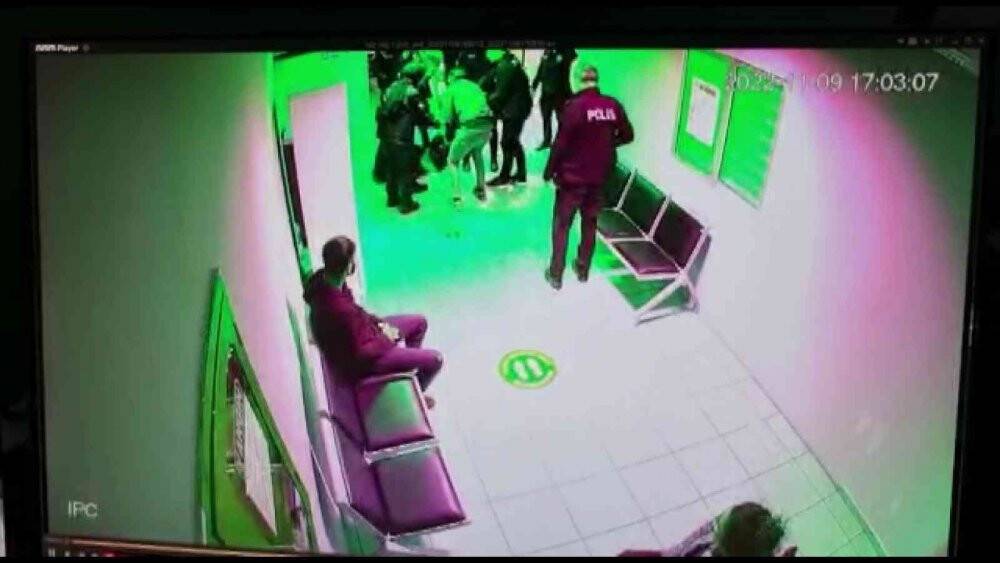 Yağmur Sarnıç’ın polis merkezini birbirine kattığı anlar kamerada