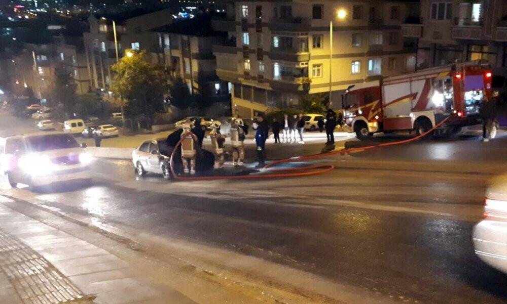 Ankara’da seyir halindeki araç alevlere teslim oldu