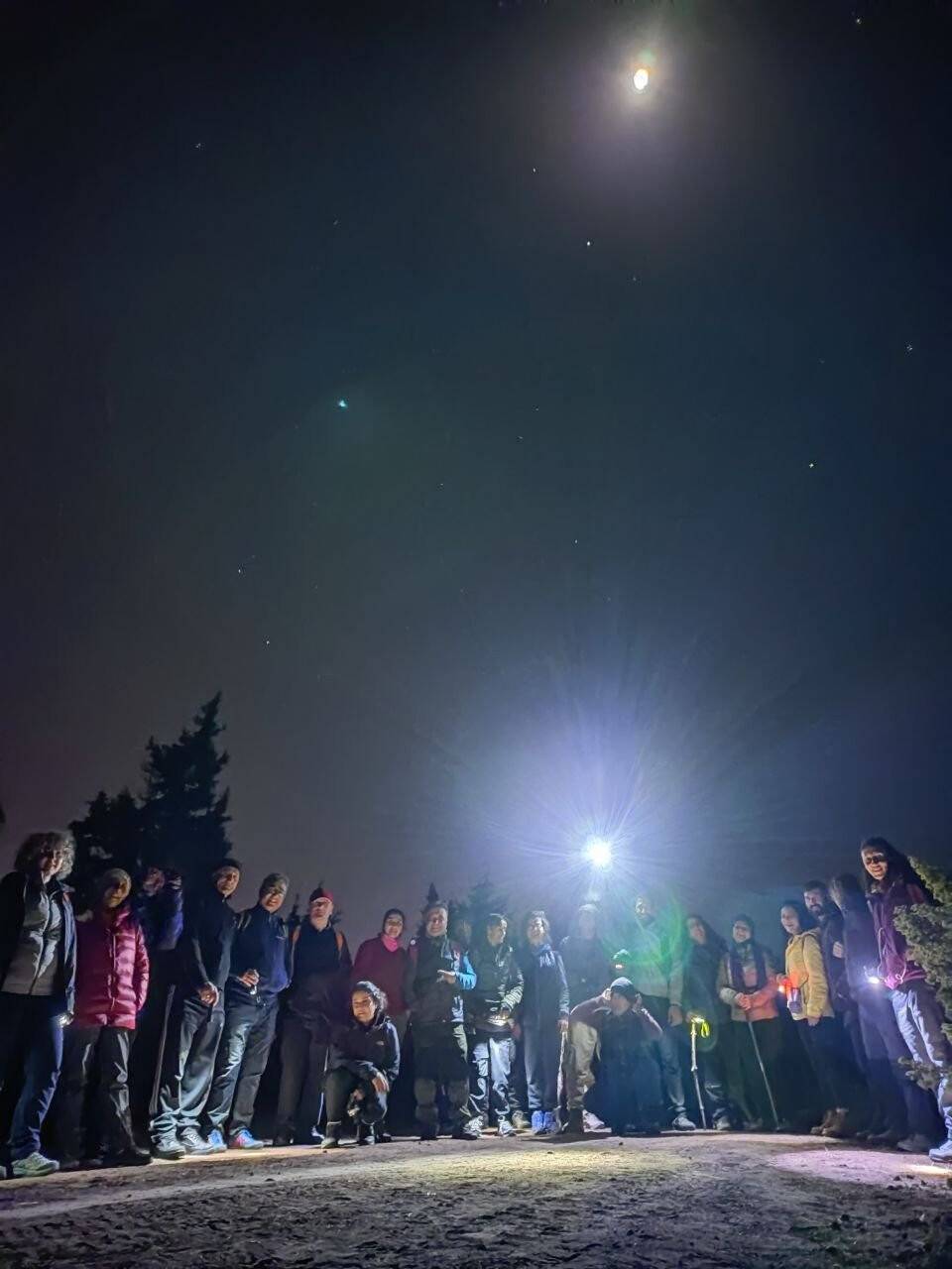 Gece yürüyüşçüleri dolunayla yürüdü