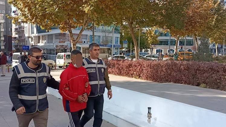 Polis otomobil farelerini 80 saatlik kamera kaydı izleyerek yakaladı