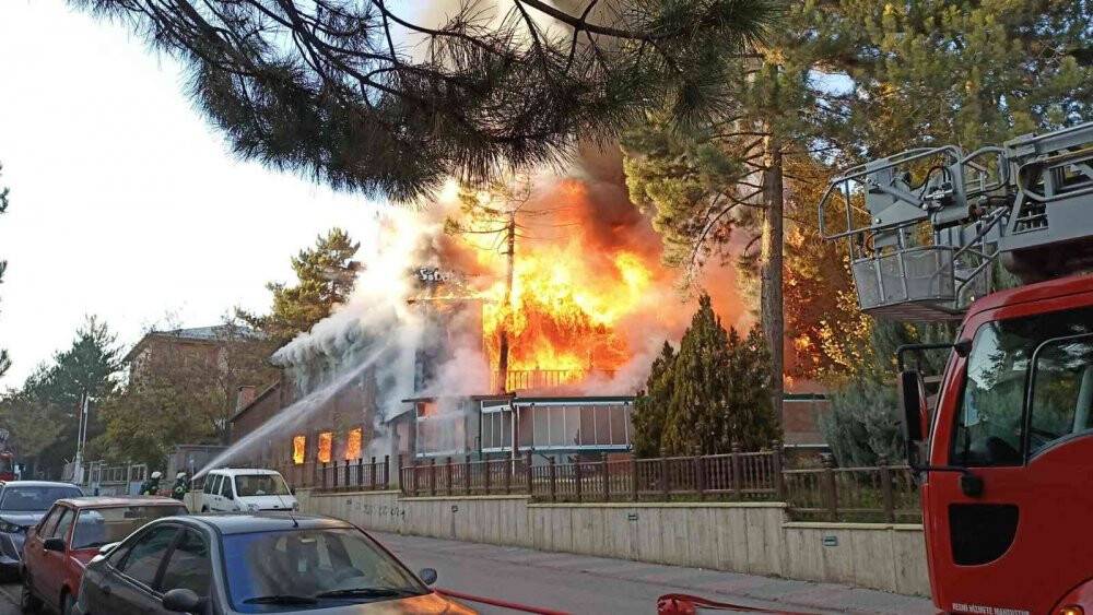 Sivas’ta restoranda  korkutan yangın