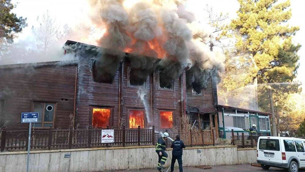 Sivas’ta restoranda  korkutan yangın