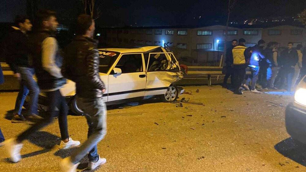 Tır, asker uğurlama konvoyundaki araçlara çarptı