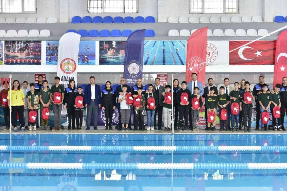 29 kişi boğulunca polis çocukları yüzme kursuna başlattı
