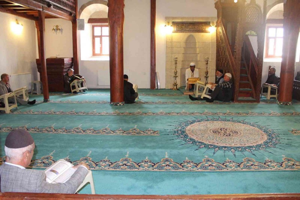 ’Çivisiz cami’ zamana meydan okuyor