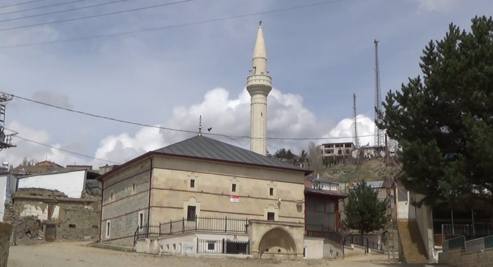 ’Çivisiz cami’ zamana meydan okuyor