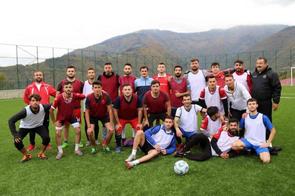 Dağların zirvesinde futbol