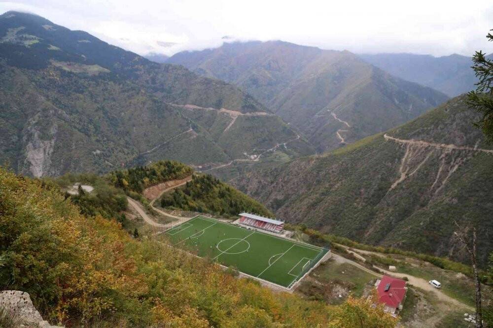 Dağların zirvesinde futbol