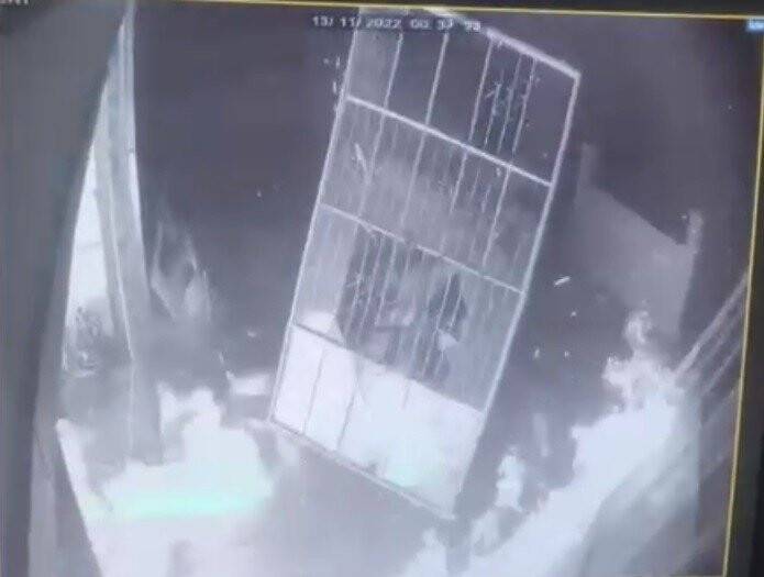 Konya’da patlayan LPG tankının iş yeri kapısını yerinden söktüğü anlar kamerada