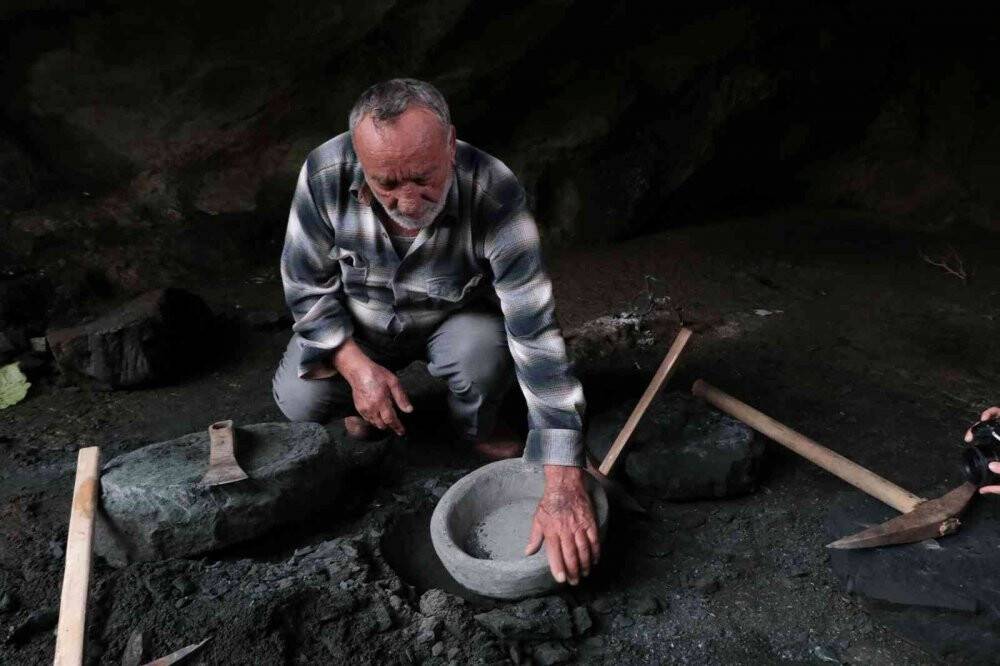 Pileki taşının  son ustası mesleğini yaşatmaya çalışıyor