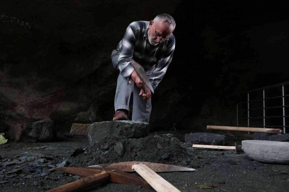 Pileki taşının  son ustası mesleğini yaşatmaya çalışıyor