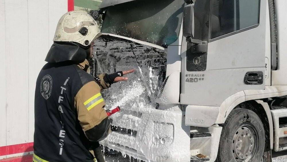 Tamire getirilen tırda yangın
