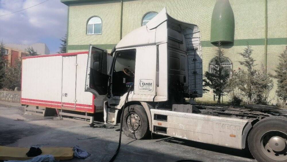 Tamire getirilen tırda yangın