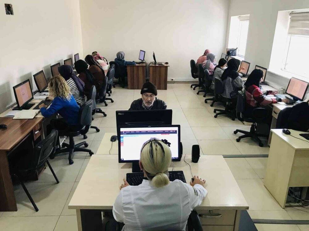 70 yaşında,  torunları için bilgisayar kursuna yazıldı