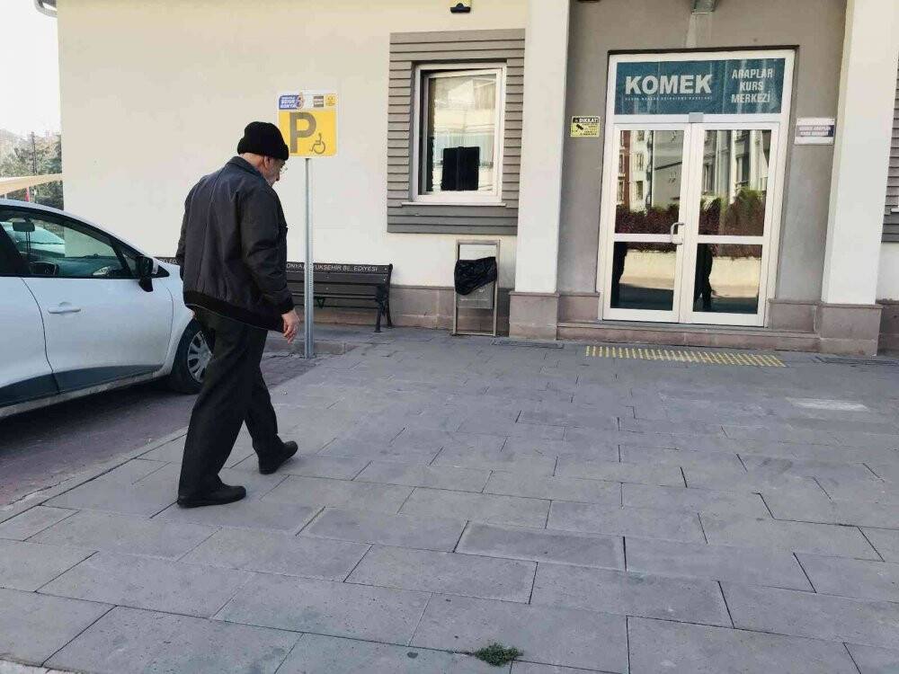 70 yaşında,  torunları için bilgisayar kursuna yazıldı