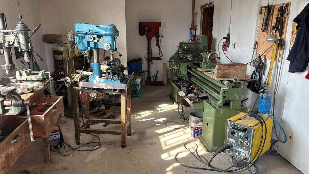 Aralarında eski yüzbaşının da olduğu kaçak silah çetesine operasyon