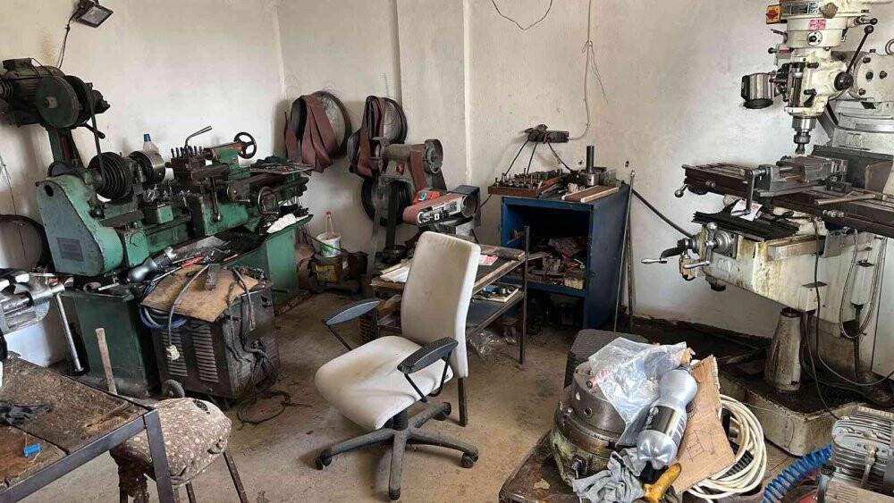 Aralarında eski yüzbaşının da olduğu kaçak silah çetesine operasyon