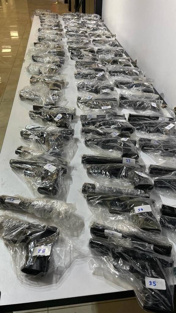 Aralarında eski yüzbaşının da olduğu kaçak silah çetesine operasyon