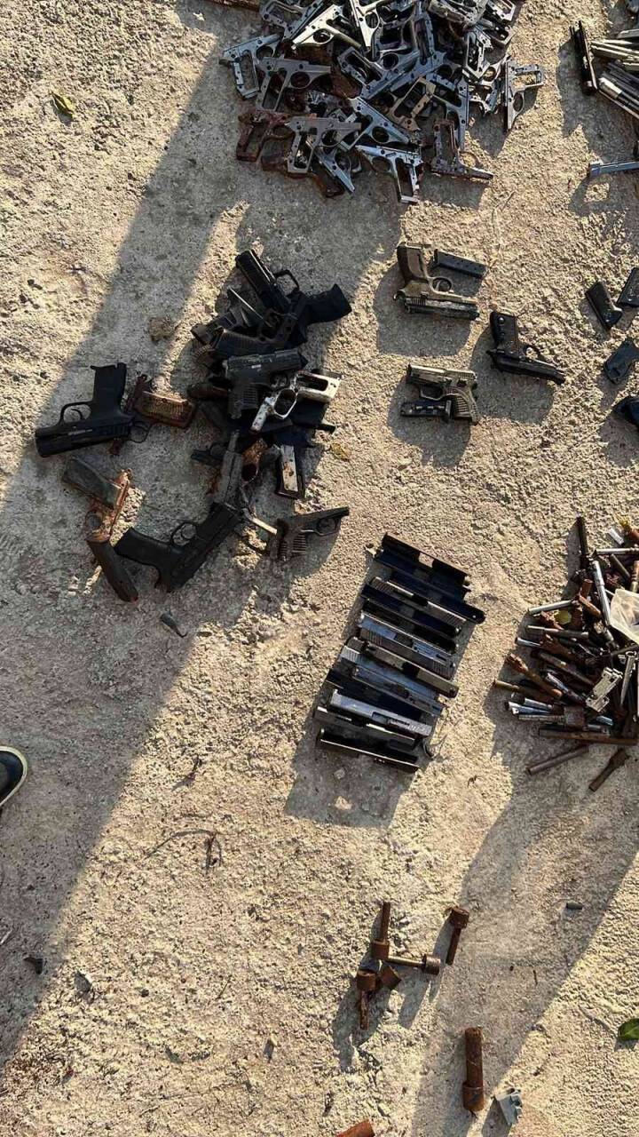 Aralarında eski yüzbaşının da olduğu kaçak silah çetesine operasyon