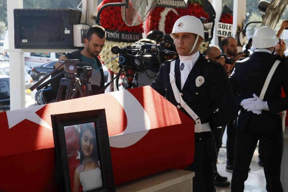 Ecrin ve babasının cenazesi toprağa verildi