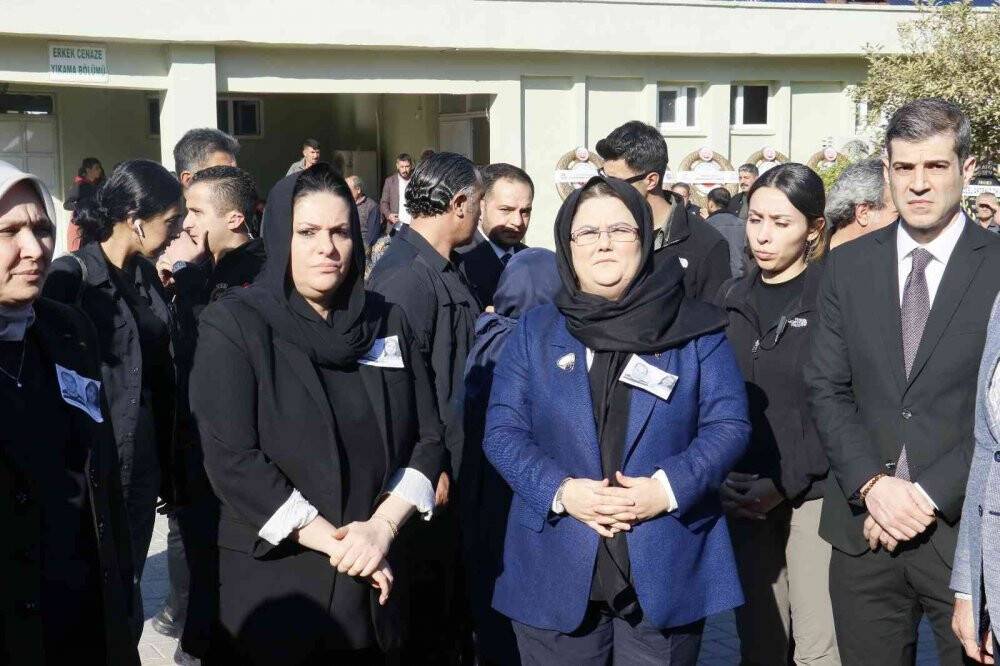 Ecrin ve babasının cenazesi toprağa verildi