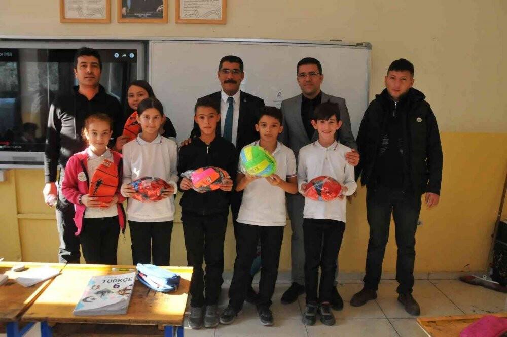 Ödüllü Atık Pil Kampanyasında kazanan okullar hediyelerini aldı