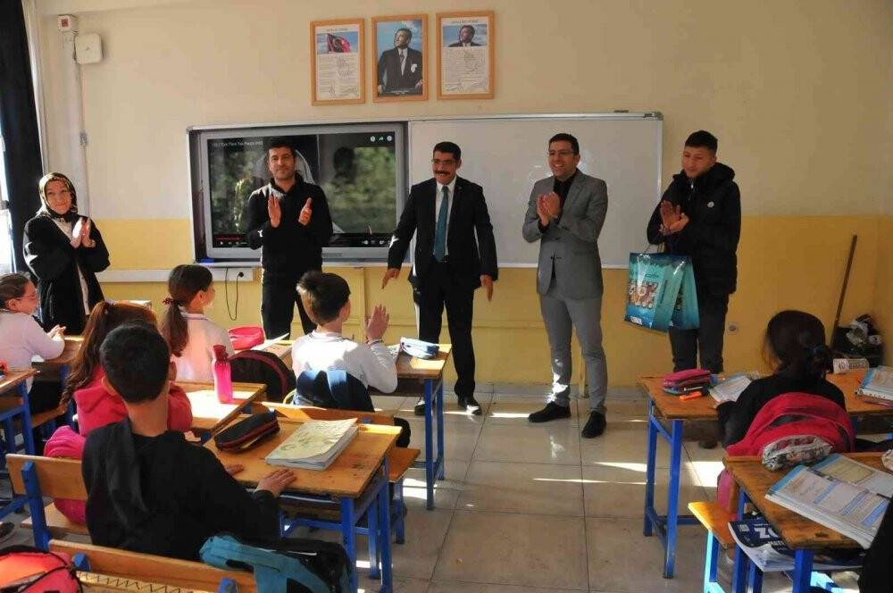 Ödüllü Atık Pil Kampanyasında kazanan okullar hediyelerini aldı