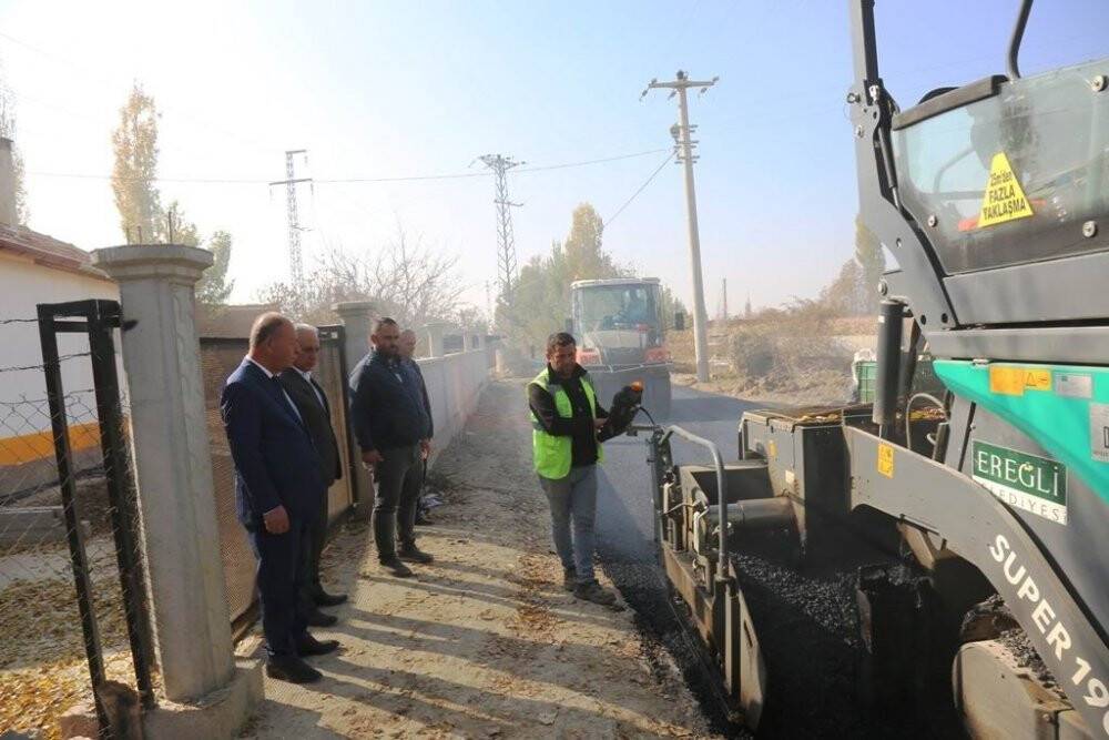 Ereğli Belediyesi sıcak asfalt çalışmalarını sürdürüyor