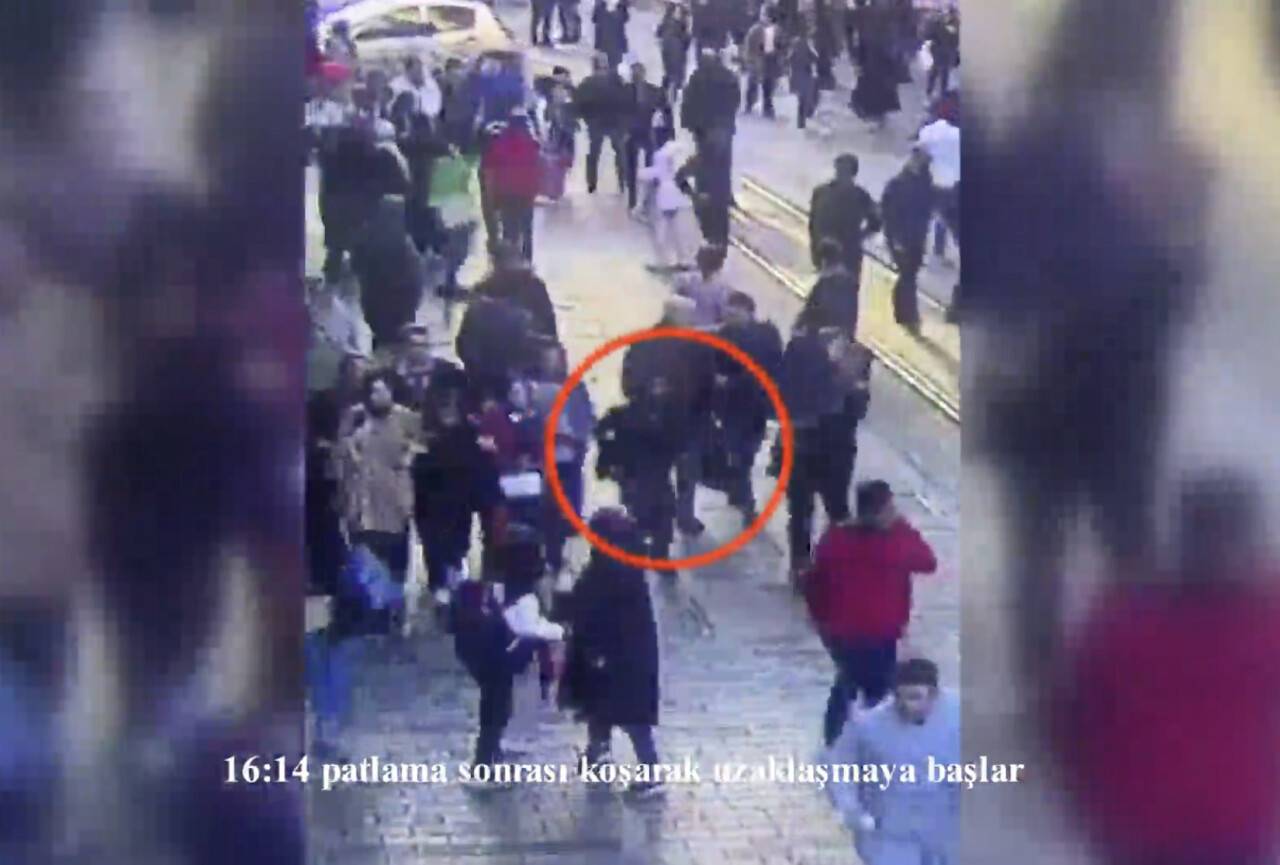 aa-20221116-29450885-29450881-istanbuldaki-teror-saldirisini-yapan-kadin-suphelinin-olay-yerine-gelis-goruntuleri-ortaya-cikti.jpg