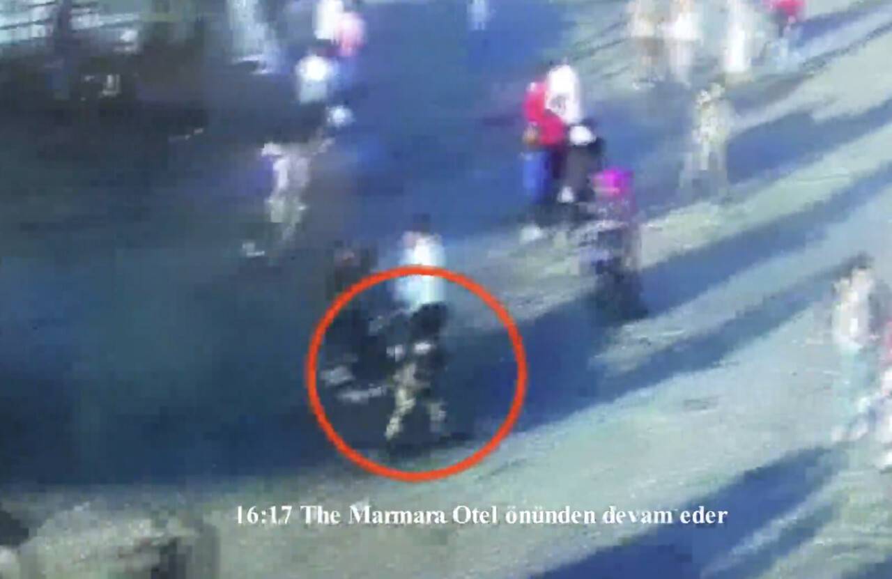 aa-20221116-29450885-29450884-istanbuldaki-teror-saldirisini-yapan-kadin-suphelinin-olay-yerine-gelis-goruntuleri-ortaya-cikti.jpg