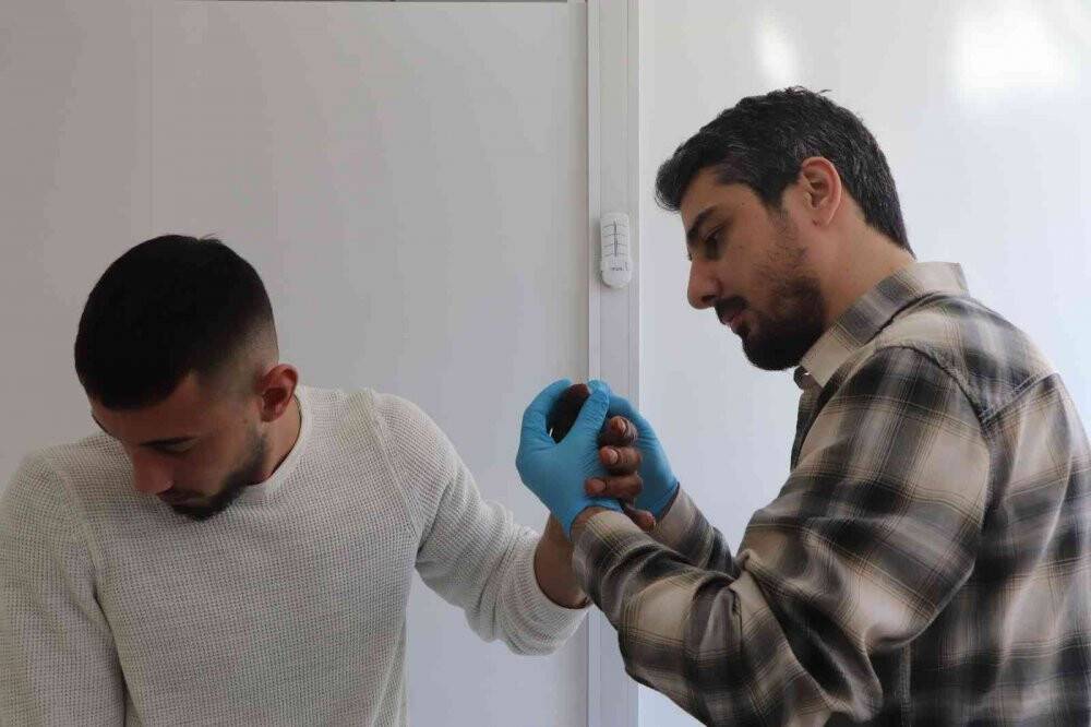 Kopan başparmağı 8 saat sonra yerine dikildi