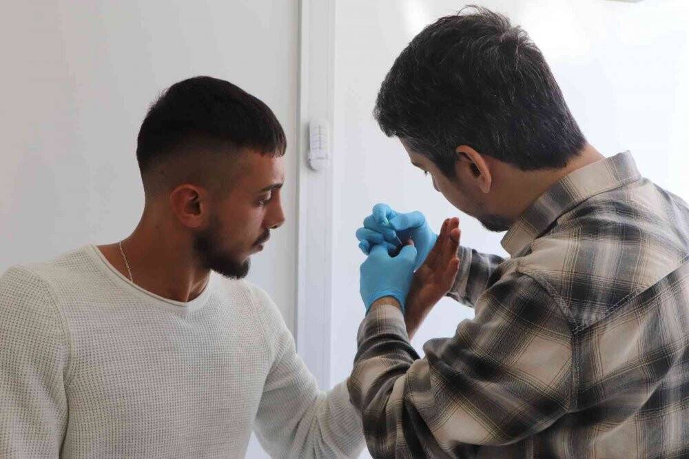 Kopan başparmağı 8 saat sonra yerine dikildi