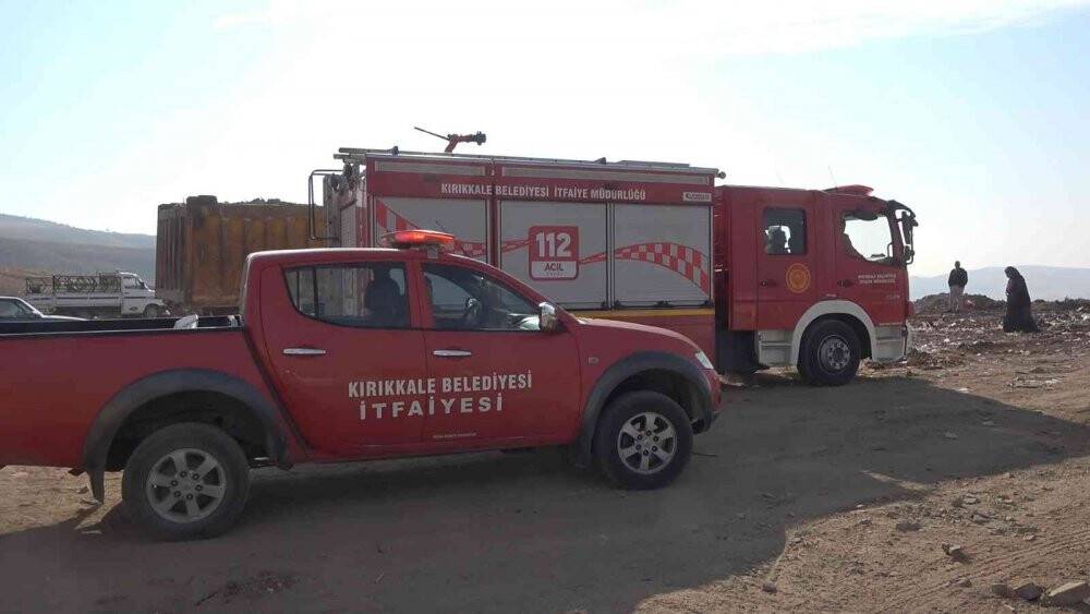 Moloz boşaltan kamyon uçuruma yuvarlandı