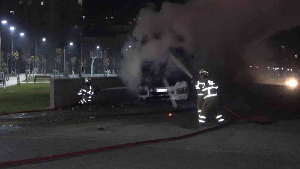 Park halindeki tanker alevlere teslim oldu