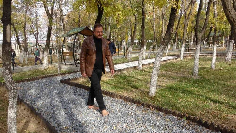 Çıplak ayakla yürüyenlere şifa veren yol
