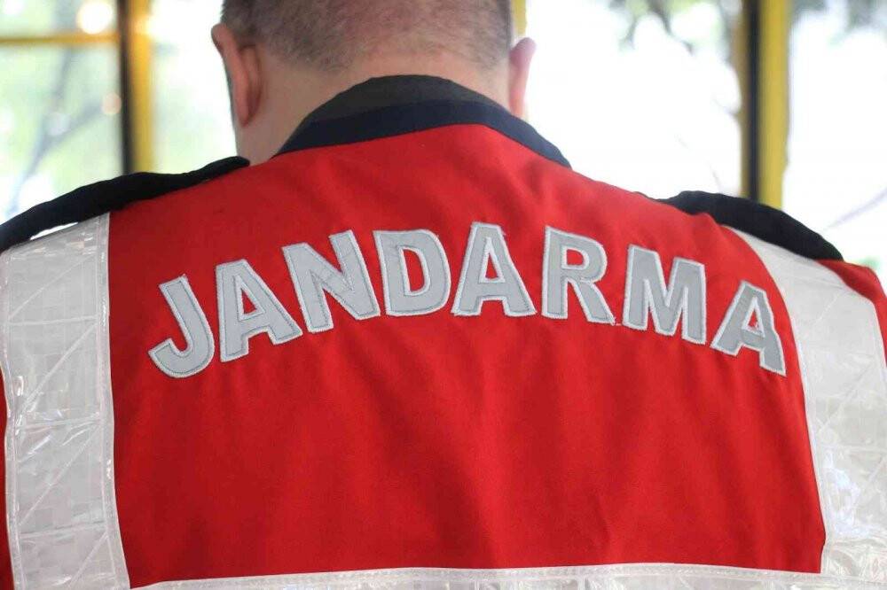 Terör örgütü üyesi olmaktan aranan şahıs jandarmaya takıldı