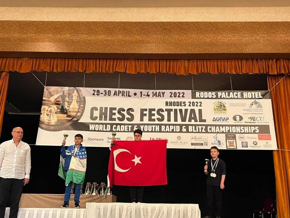 Yaşından fazla kupası var