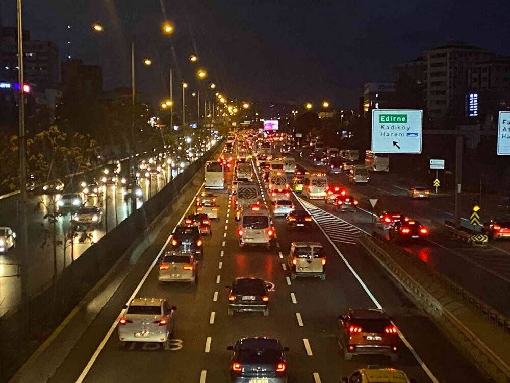 Haftanın son iş gününde trafik yoğunluğu