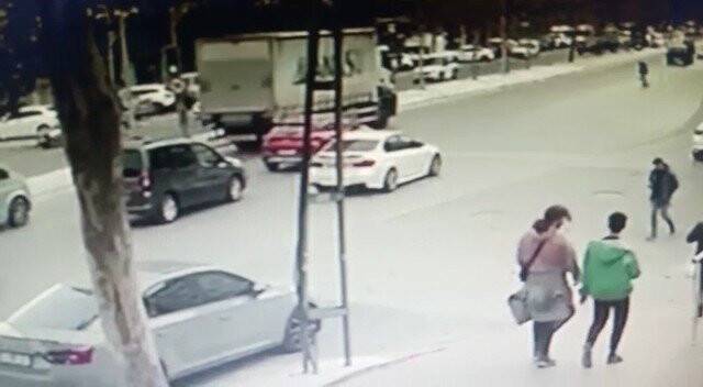 Yaşlı adam kamyonun altında  metrelerce sürüklendi