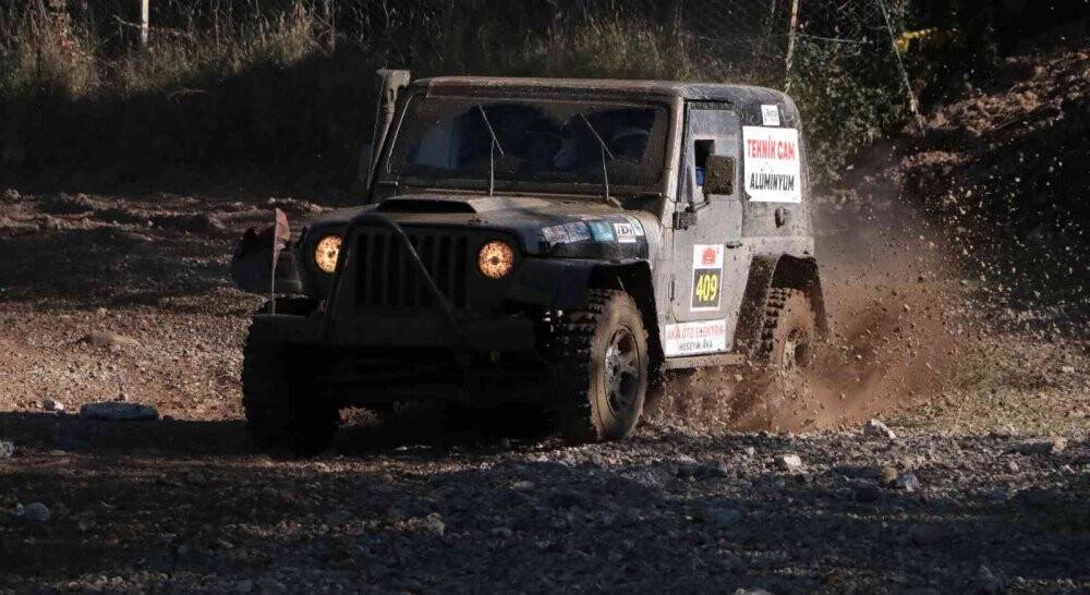 Off-Road yarışları nefes kesti