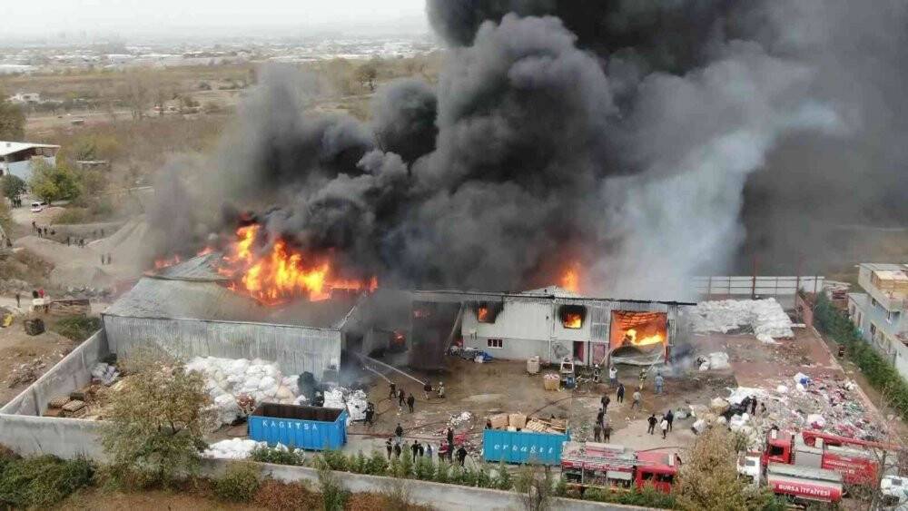 Rüzgarın etkisiyle büyümüştü, kontrol altına alındı