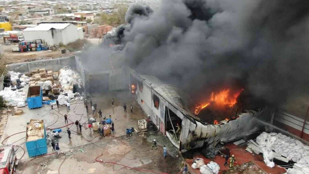 Rüzgarın etkisiyle büyümüştü, kontrol altına alındı