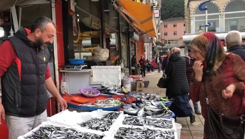 25 TL’ye tezgahlarda yerini aldı