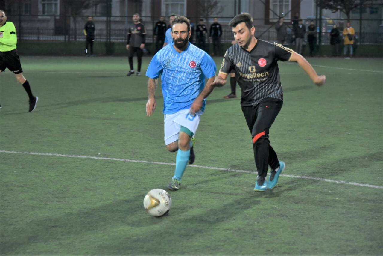 birimler-arasi-futbol-turnuvasi-5.jpg