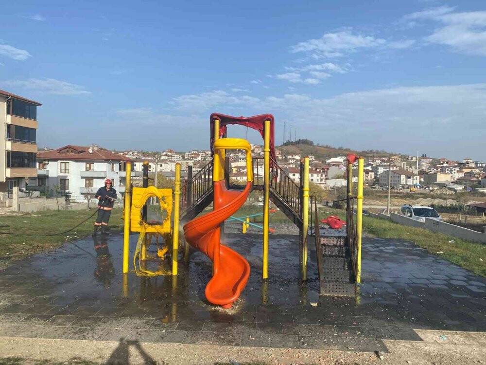 Çocuk parkında dehşet anları