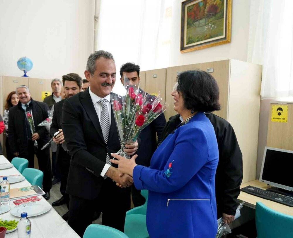 Öğretmenlere yüzde 30 indirim yararlanacak